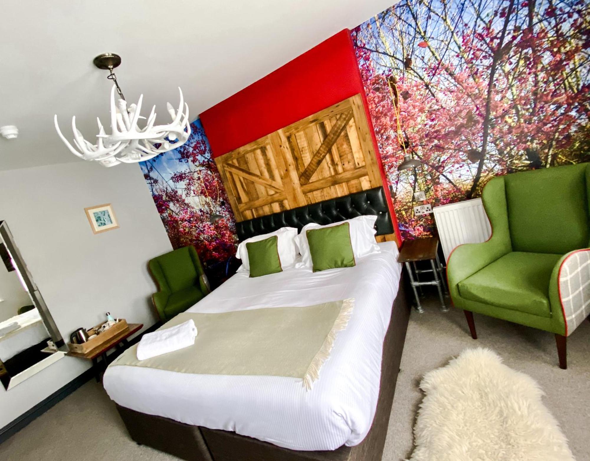 Helen Browning'S Royal Oak Hotel Swindon Room photo