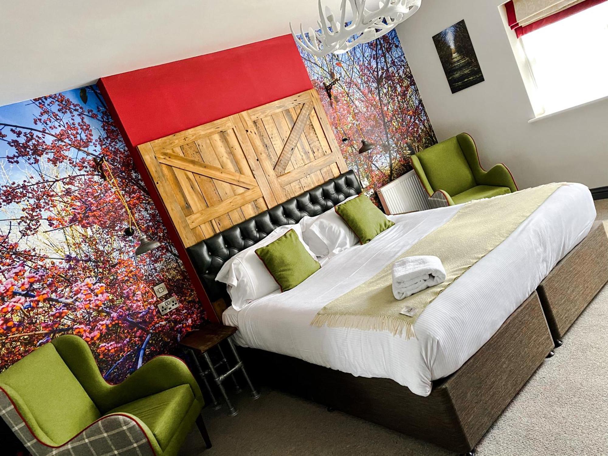 Helen Browning'S Royal Oak Hotel Swindon Room photo